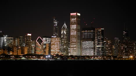 The-glittering--Chicago-skyline-at-night