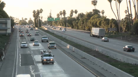 Time-lapse-of-cars-and-trucks-driving-on-Highway-101-in-Ventura-California