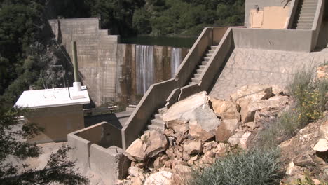 Wide-side-view-of-water-spilling-over-the-Matilija-Dam-in-Ojai-California