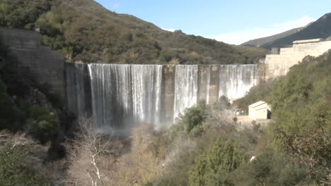 Wide-zoom-out-of-water-spilling-over-the-Matilija-Dam-after-a-rain-in-Ojai-California
