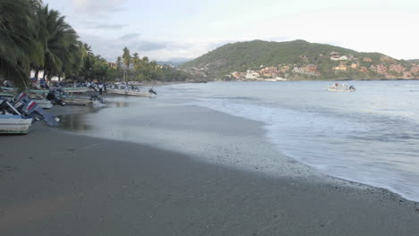 Time-lapse-of-fishing-boats-launching-from-Playa-Principal-in-Zihuatanejo-Mexico