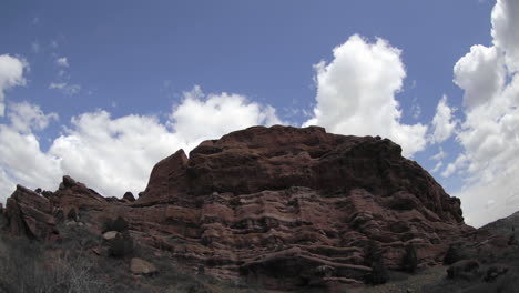 Zeitraffer-Von-Wolken-über-Red-Rock-Park-In-Morrison-Colorado