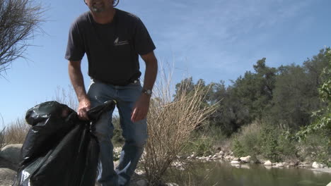 Man-picking-up-trash-on-the-Ventura-River-Preserve-in-Ojai-California