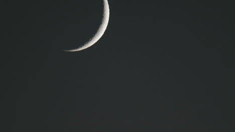 Closeup-time-lapse-of-waxing-crescent-moon-setting-above-Oak-View-California