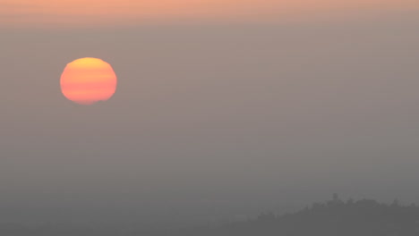 Time-lapse-of-sun-rising-through-the-haze-from-Mount-Hollywood-in-Griffith-Park