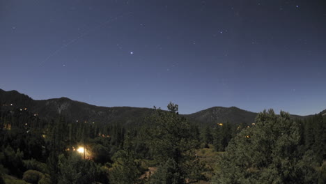 Time-lapse-motion-of-star-trails-and-full-moon-setting-over-Pine-Mountain-Club-California