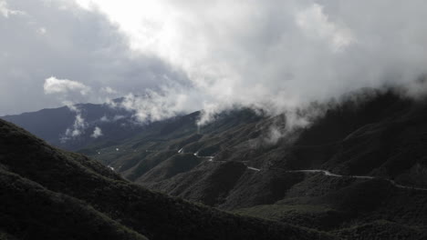 Zeitraffer-Von-Schnellen-Gewitterwolken,-Die-Sich-über-Den-Santa-Ynez-Bergen-über-Ojai-Kalifornien-Auflösen