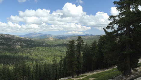 Zeitraffer-Von-Wolken,-Die-Vom-Sherman-Pass-Im-Sequoia-National-Forest-über-Kernville,-Kalifornien,-über-Die-Kuppellandwildnis-Ziehen