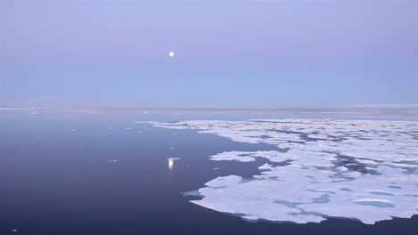 Vorbeitreiben-Am-Meereis-Auf-Der-Suche-Nach-Eisbären-In-Hecla-Und-Greifertrog-Vor-Der-Baffininsel-Nunavut-Kanada-1