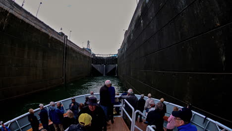 POV-timelapse-of-a-ship-traveling-through-the-Bonneville-locks-on-the-Columbia-River-between-Washington-and-Oregon-1