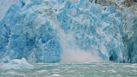 Zeitlupe-Des-Dawes-Gletschers-In-Alaska-Beim-Kalben-Deutet-Auf-Globale-Erwärmung-Hin-1