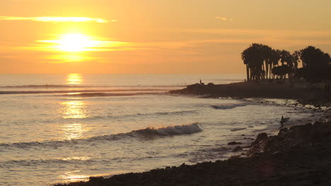 Zeitraffer-Der-Untergehenden-Sonne-über-Dem-Pazifischen-Ozean-Am-Surfers-Point-In-Ventura-Kalifornien-Ca