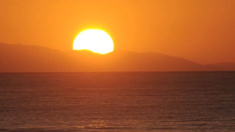 Zeitraffer-Der-Untergehenden-Sonne-über-Dem-Pazifischen-Ozean-Und-Hinter-Der-Insel-Santa-Cruz-Von-Ventura-Kalifornien-Ca