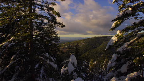 Schöner-Zeitraffer-Im-Winter-Von-Wolken,-Die-Sich-über-Den-Lake-Tahoe-Bewegen