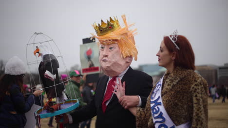 Demonstranten-Verspotten-Donald-Trump-Bei-Einer-Anti-Trump-Kundgebung-In-Washington,-D.C