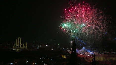 Riesiges-Feuerwerk-Am-Himmel-über-Amman-Jordanien