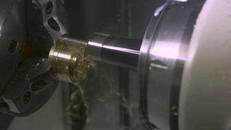 Präzisionsmetallschneiden-Wird-Von-Robotern-In-Einer-Stahlfabrik-Durchgeführt