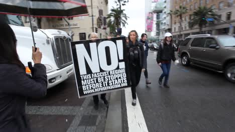 Nativos-Americanos-En-Hollywood-Marchando-Y-Cantando-Contra-El-Oleoducto-De-Acceso-Dakota-5