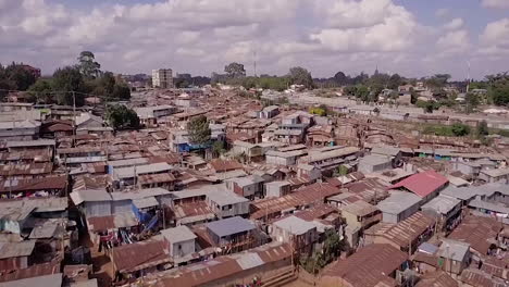 Remarkable-vista-aérea-shot-above-vast-overpopulated-slums-in-Kibera-Nairobi-Kenya-Africa