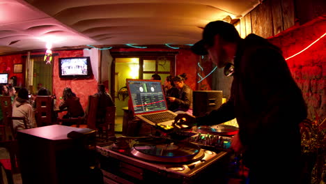 DJ-In-Bar-05