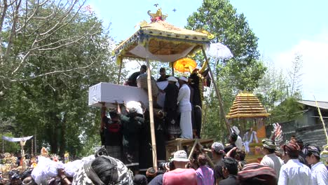 A-Body-Is-Loaded-Into-The-Back-Of-A-Platform-In-A-Balinese-Cremation-Ceremony