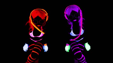 Glowing-UV-Woman-04