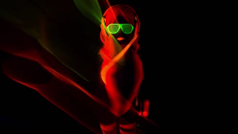Leuchtende-UV-Frau-11
