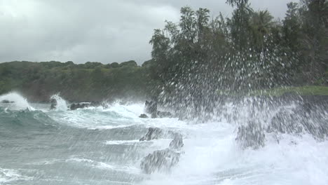 Ein-Großer-Pazifischer-Sturm-Erschüttert-Hawaii-Mit-Großen-Wellen