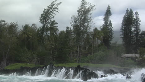 Una-Gran-Tormenta-Del-Pacífico-Golpea-Hawaii-Con-Grandes-Olas-5