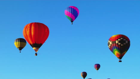 Bunte-Luftballons-Steigen-über-Dem-Albuquerque-Ballonfestival-2
