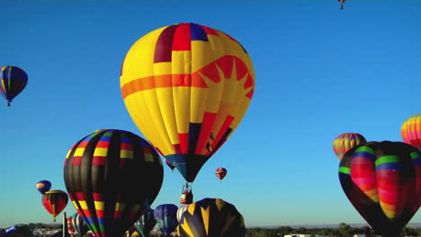 Ballons-Schweben-über-Den-Himmel-Beim-Albuquerque-Balloon-Festival-2