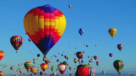 Ballons-Schweben-über-Den-Himmel-Beim-Albuquerque-Balloon-Festival-3