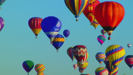 Lanzamiento-De-Globos-De-Colores-En-El-Festival-De-Globos-De-Albuquerque-4