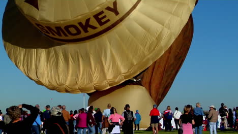 Ein-Rauchiger-Bärenballon-Beim-Albuquerque-Ballonfestival-1