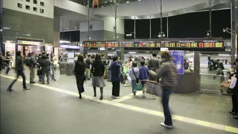 Crowds-of-people-enter-and-exit-JR-turnstiles