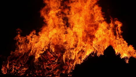 A-large-bonfire-burns-at-night-1