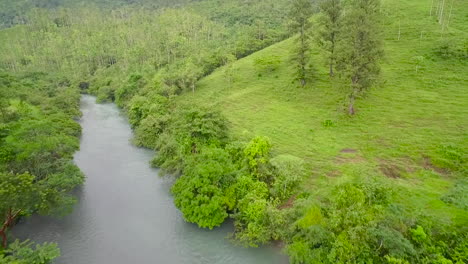 Eine-Antenne-über-Dem-Fluss-Semuc-Champey-In-Guatemala-River