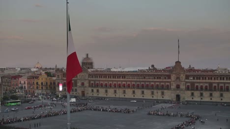 Flaggenwechsel-Von-Mexiko-Stadt1