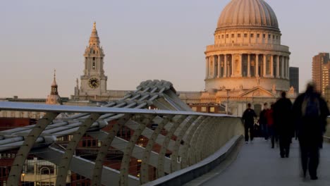 Londons-Millennium-Bridge-05