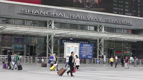 Exterior-establishing-shot-of-the-train-station-in-Shanghai-China
