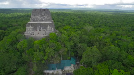 Spectacular-aerial-shot-over-the-treetops-and-Tikal-pyramids-in-Guatemala-4