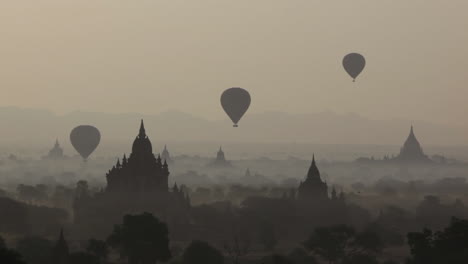 Ballons-Fliegen-über-Dem-Steintempel-Auf-Den-Ebenen-Des-Heidnischen-Bagan-Burma-Myanmar-2