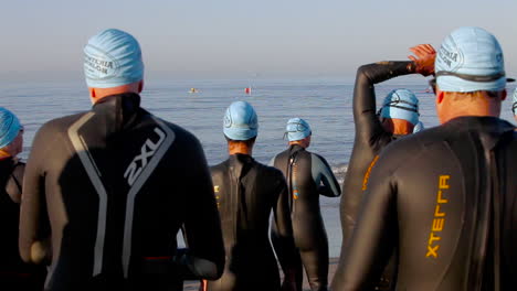 Triathlon-swimmers-enter-the-ocean-2