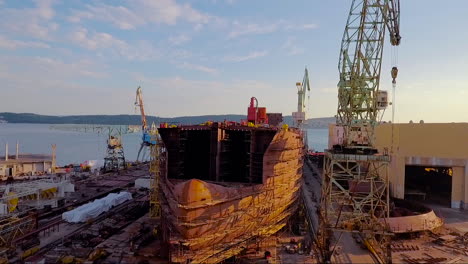 Una-Antena-Sobre-Un-Astillero-Con-Grandes-Barcos-Que-Se-Están-Construyendo-En-Croacia