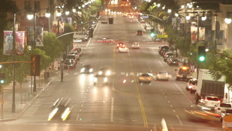 Time-lapse-of-traffic-in-a-downtown-area