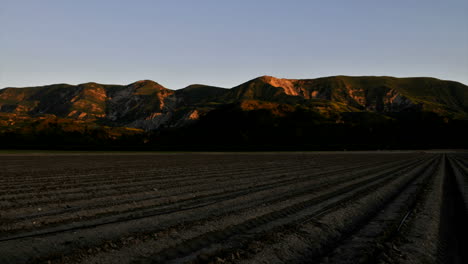 Time-lapse-of-the-light-diminishing-on-some-mountains-and-a-field-as-the-sun-sets
