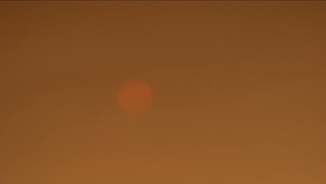 Time-lapse-of-sun-setting-behind-smokey-skies