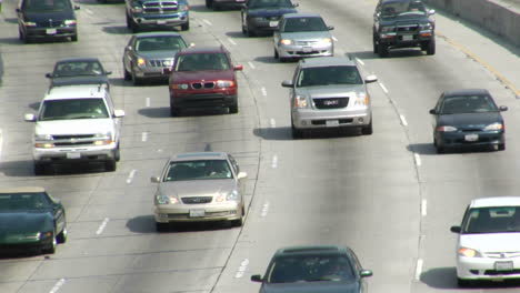 Traffic-moves-slowly-along-a-busy-freeway-in-Los-Angeles-2