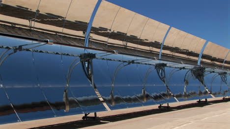Solar-panels-reflect-in-the-sun