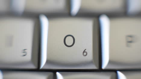 Der-Buchstabe-O-Ist-Auf-Einer-Computertastatur